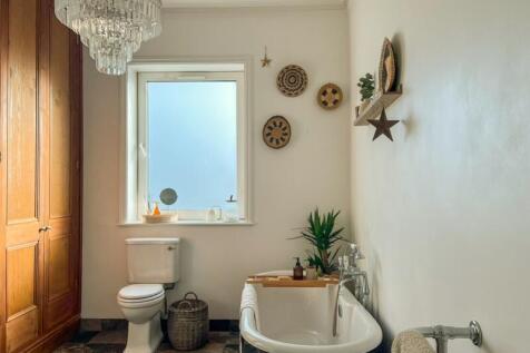Bathroom_79fe-43a7-6f99-8f90-6b00-b55a-7966-9c59_2