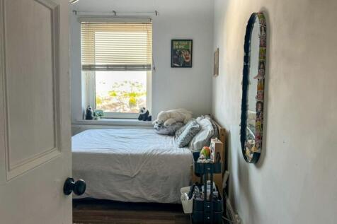 Bedroom-3rd-3_eea8-ba77-fd98-fa53-8bab-6474-038b-7