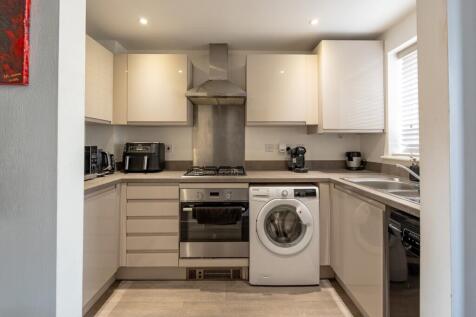 Dehavilland Road-4