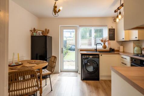 Marigold Close-15