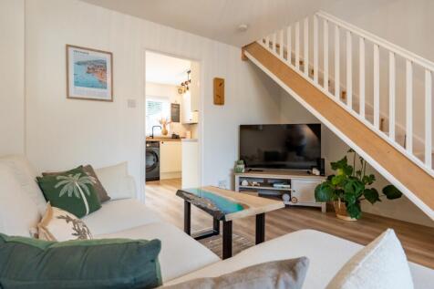 Marigold Close-11