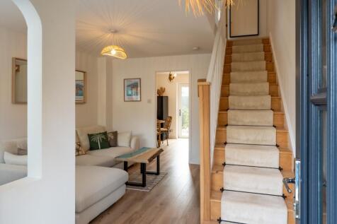 Marigold Close-8