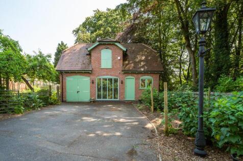 DETACHED COACH HOUSE