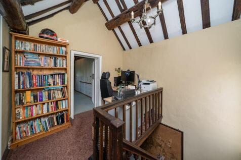 2ND FLOOR LANDING