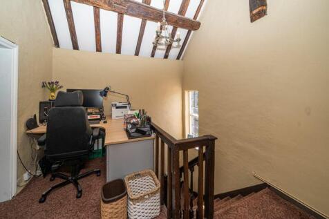 2ND FLOOR LANDING