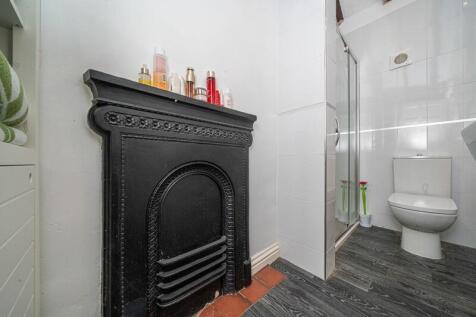 BEDROOM 1 EN-SUITE