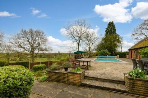 OUTDOOR HEATED SWIMMING POOL