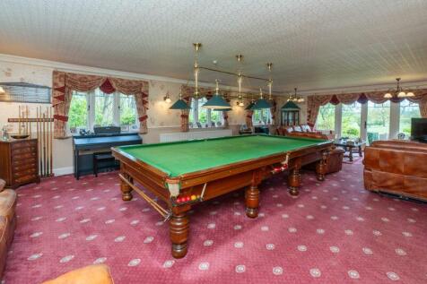 FAMILY/BILLIARD ROOM