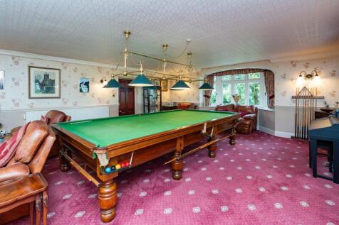 FAMILY/BILLIARD ROOM