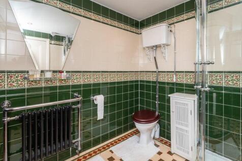 GROUND FLOOR SHOWER ROOM