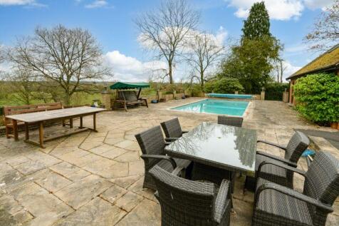 OUTDOOR HEATED SWIMMING POOL
