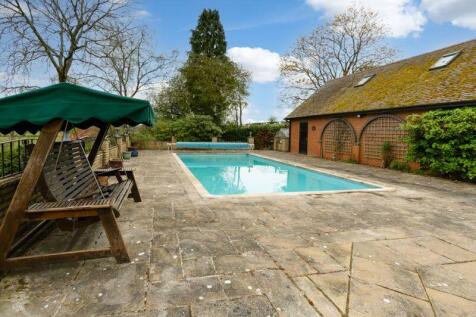 OUTDOOR HEATED SWIMMING POOL