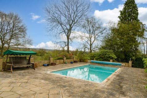 OUTDOOR HEATED SWIMMING POOL