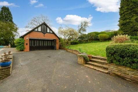 DETACHED DOUBLE GARAGE
