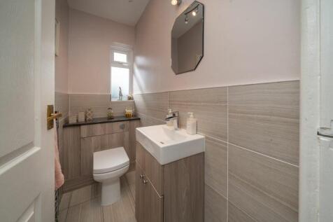 GUEST CLOAKROOM