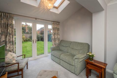 EXTENDED LOUNGE