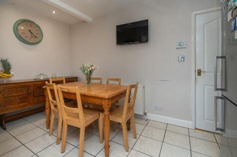 EXTENDED BREAKFAST KITCHEN