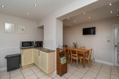 EXTENDED BREAKFAST KITCHEN