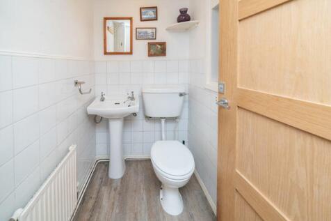 GUEST CLOAKROOM