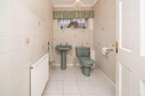 GUEST CLOAKROOM