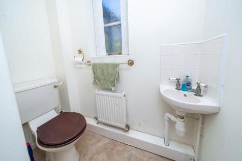 GUEST CLOAKROOM