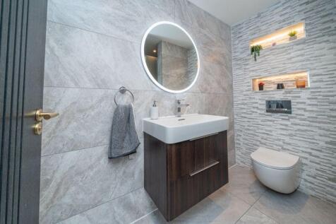 GROUND FLOOR SHOWER ROOM