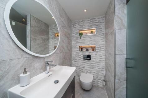 GROUND FLOOR SHOWER ROOM
