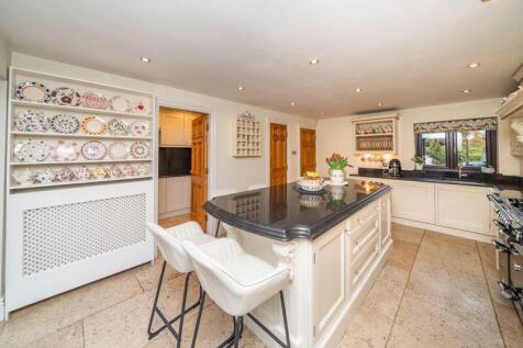 REFITTED BREAKFAST KITCHEN