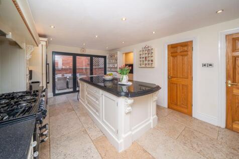 REFITTED BREAKFAST KITCHEN