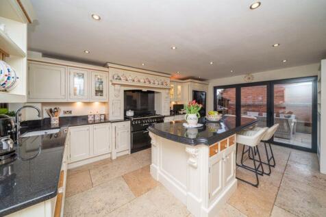 REFITTED BREAKFAST KITCHEN