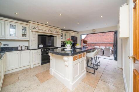 REFITTED BREAKFAST KITCHEN