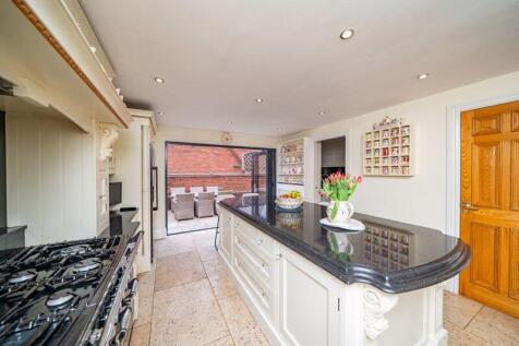 REFITTED BREAKFAST KITCHEN