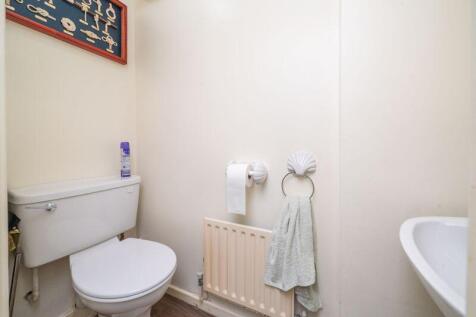 GUEST CLOAKROOM