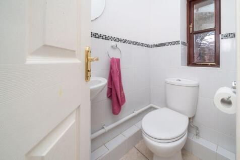 GUEST CLOAKROOM