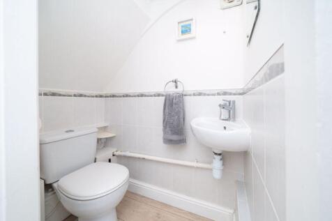 GUEST CLOAKROOM