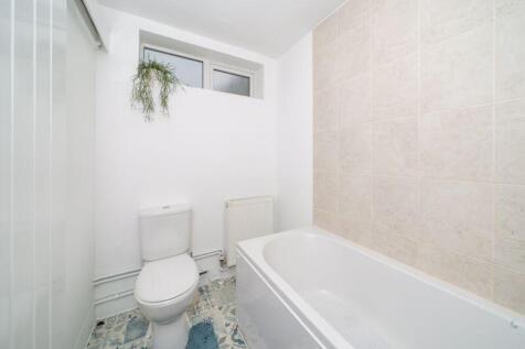 GROUND FLOOR BATHROOM