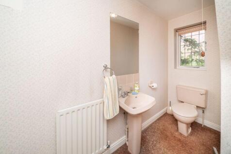 GUEST CLOAKROOM