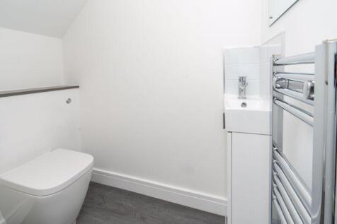 GUEST CLOAKROOM