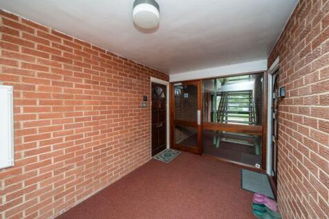 COMMUNAL GROUND FLOOR ENTRANCE