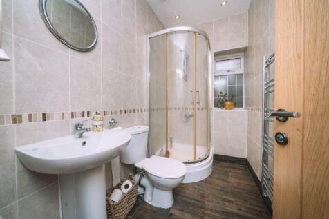 GROUND FLOOR SHOWER ROOM