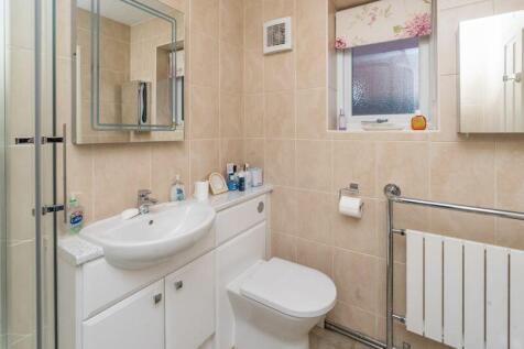 BEDROOM 1 ENSUITE