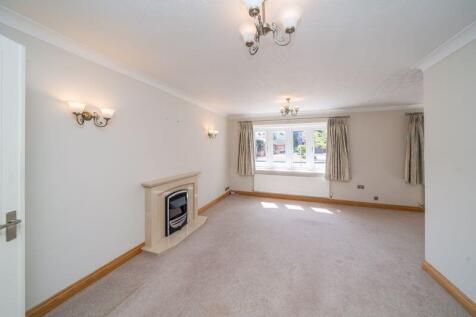 L SHAPED LOUNGE/DINING ROOM