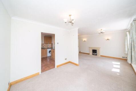 L SHAPED LOUNGE/DINING ROOM