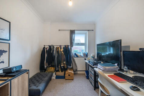 1364847-1-68f6c6b...