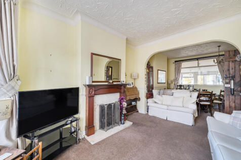 1374646-5-690a227...