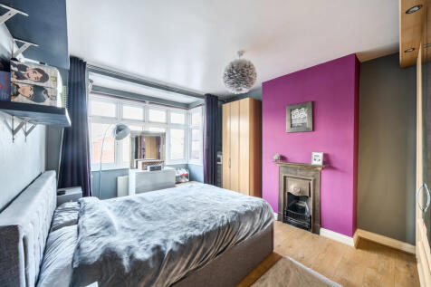 1381876-5-691c8fc...