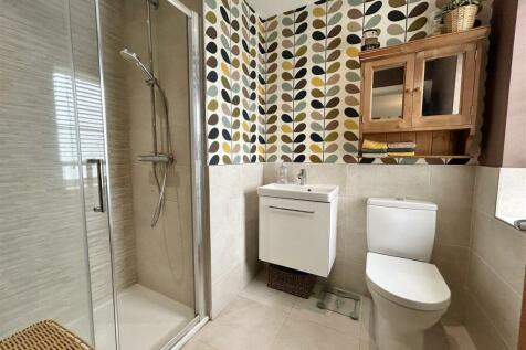 Master Bedroom En-Suite