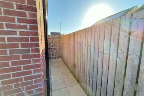 Side Gate