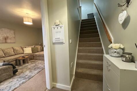 Entrance Hallway to Lounge