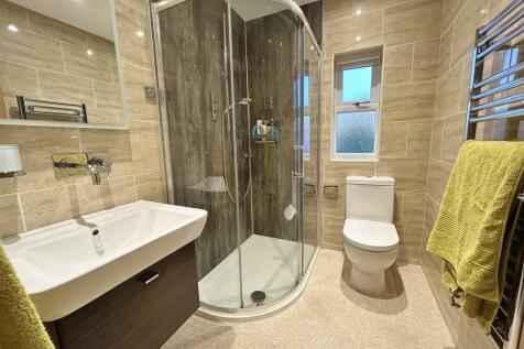 Master Bedroom En-Suite